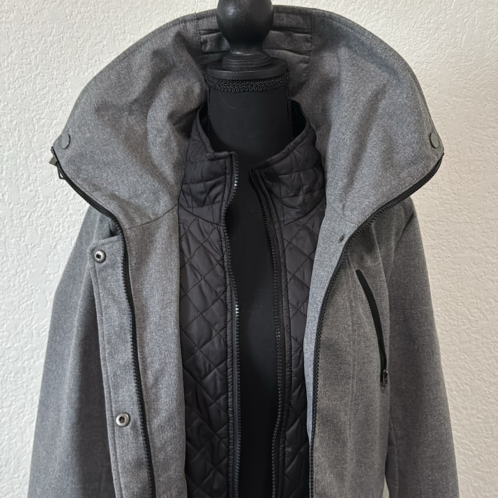 Liz Claiborne woman’s gray coat size medium - Picture 3 of 9
